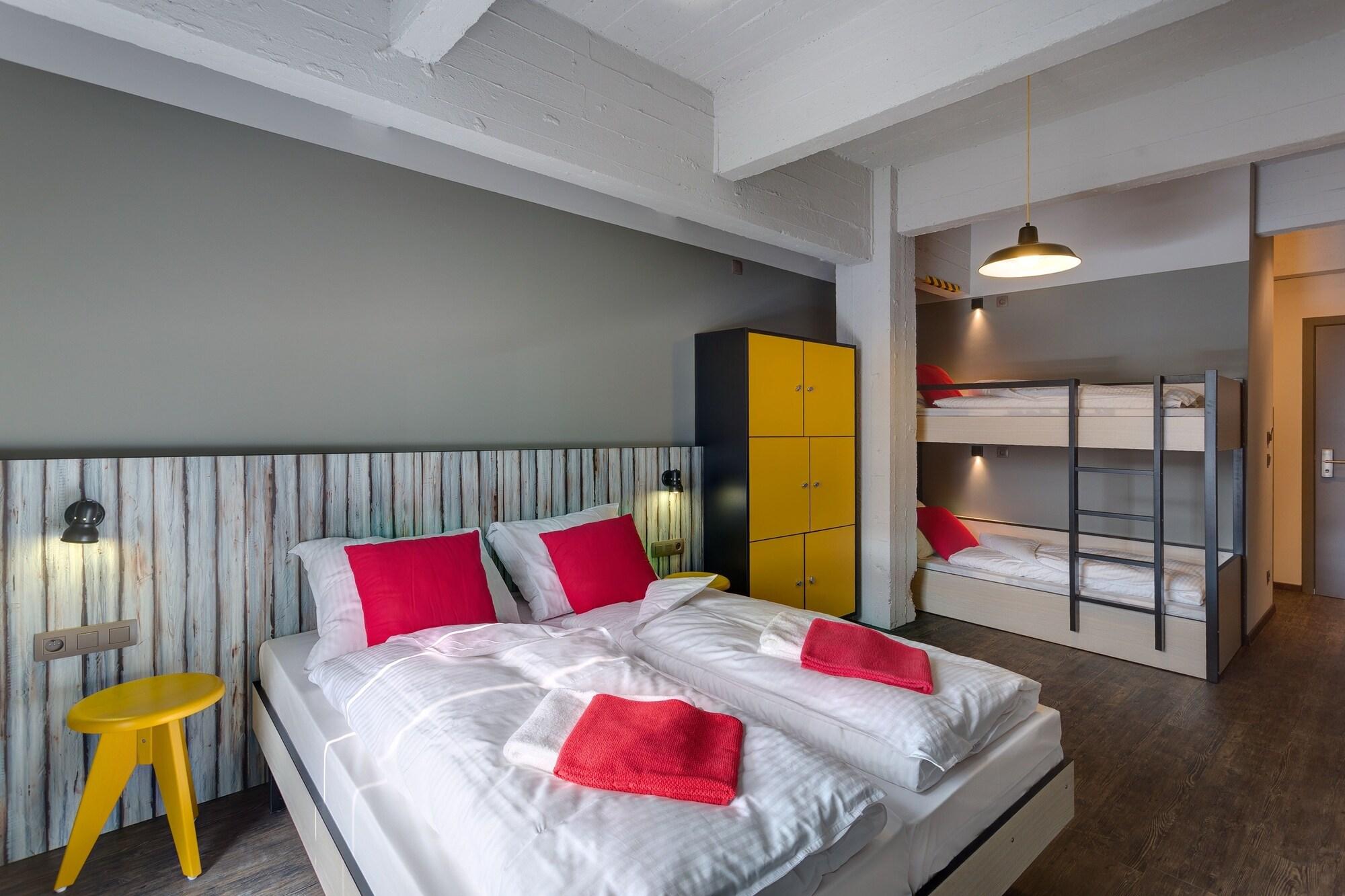 Meininger Hotels Bruxelles City Center Sint-Jans-Molenbeek ภายนอก รูปภาพ