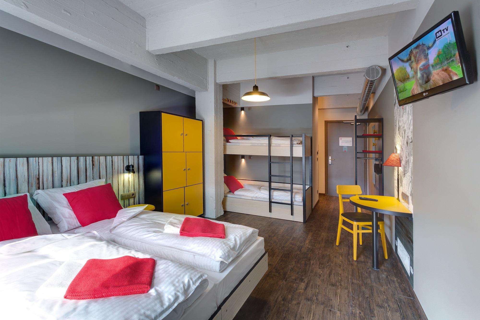Meininger Hotels Bruxelles City Center Sint-Jans-Molenbeek ภายนอก รูปภาพ