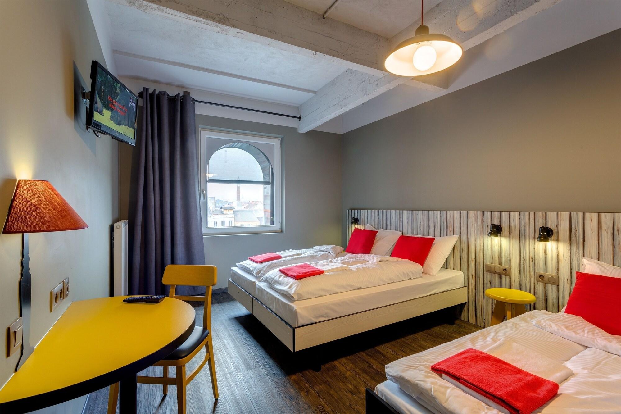 Meininger Hotels Bruxelles City Center Sint-Jans-Molenbeek ภายนอก รูปภาพ
