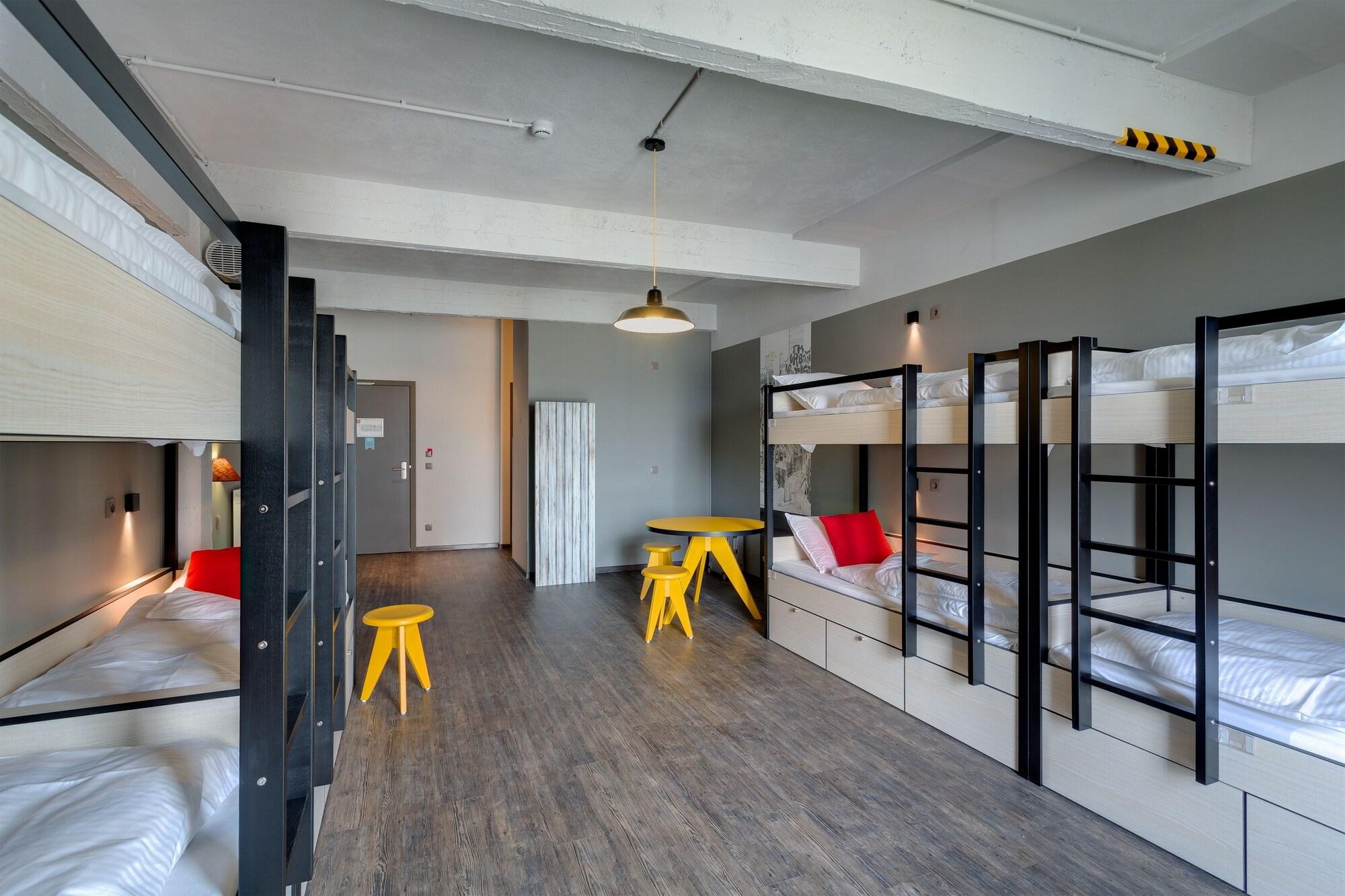 Meininger Hotels Bruxelles City Center Sint-Jans-Molenbeek ภายนอก รูปภาพ
