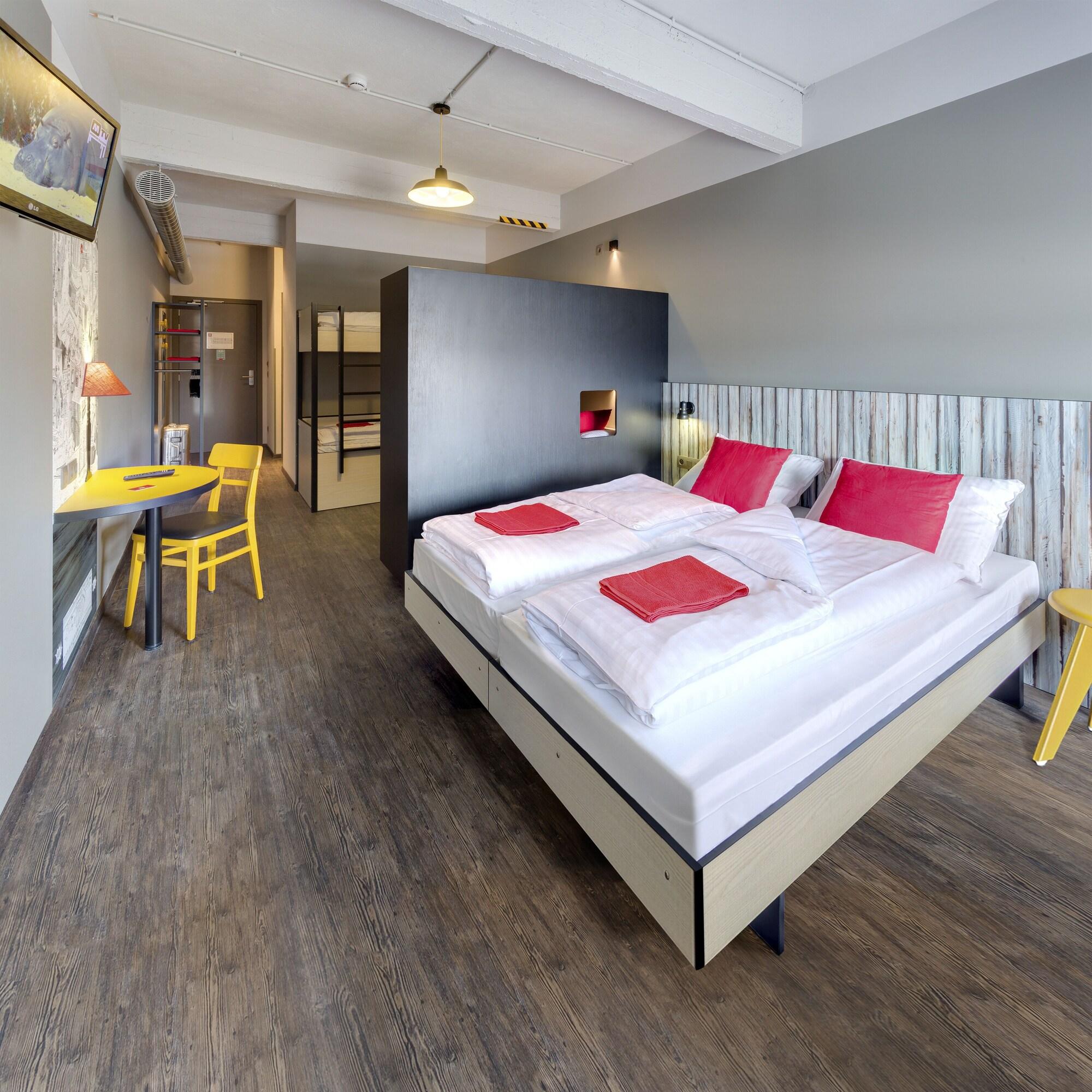 Meininger Hotels Bruxelles City Center Sint-Jans-Molenbeek ภายนอก รูปภาพ
