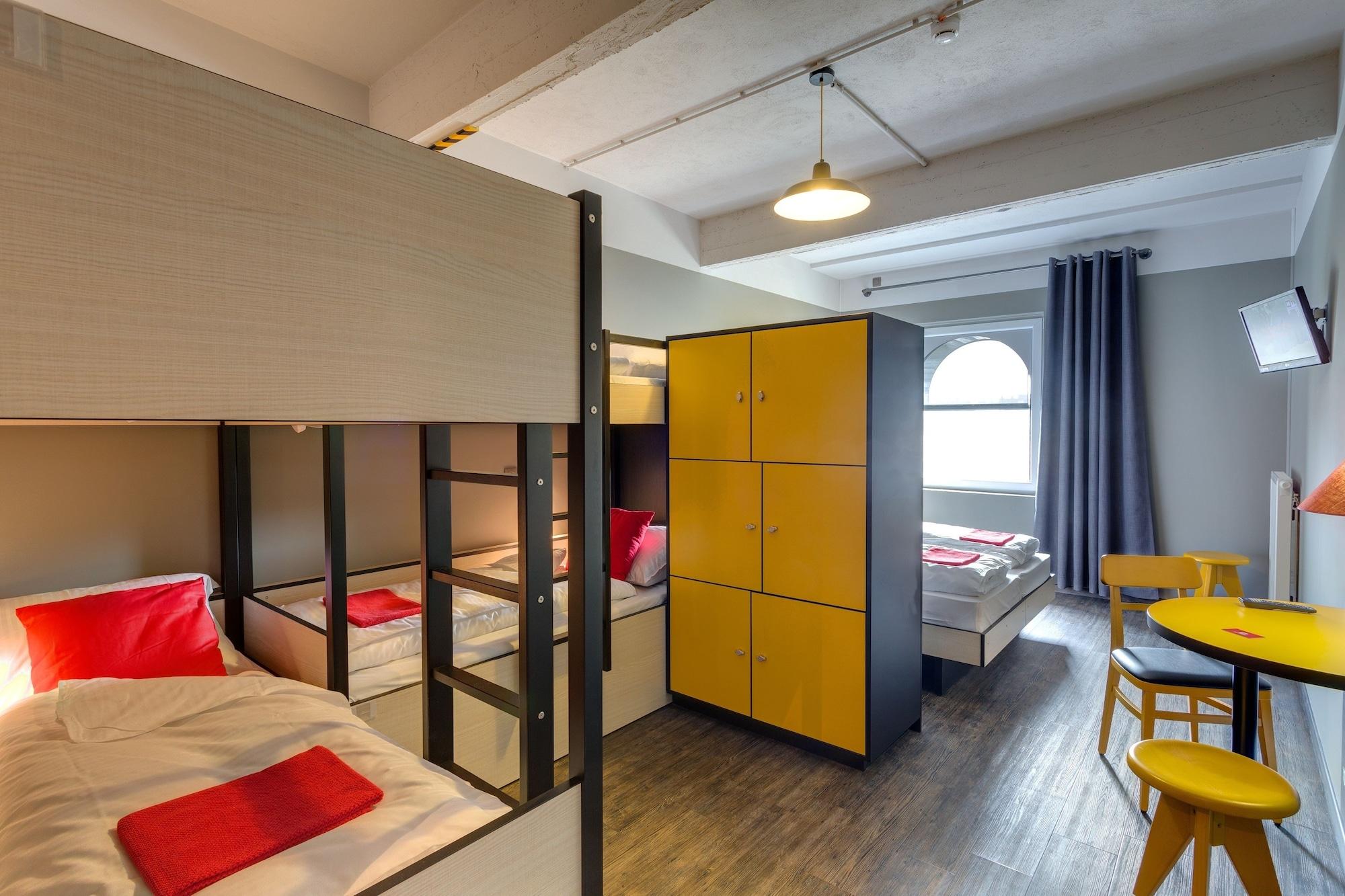 Meininger Hotels Bruxelles City Center Sint-Jans-Molenbeek ภายนอก รูปภาพ