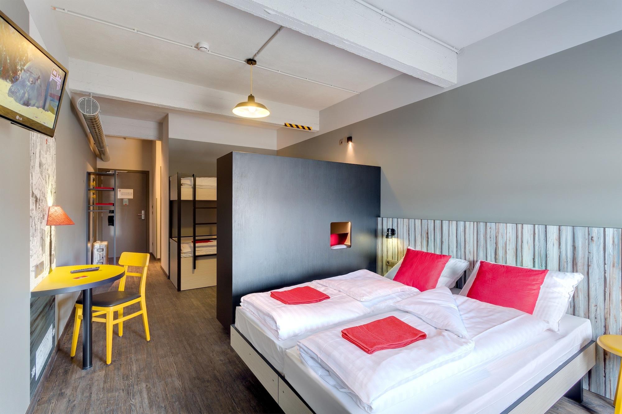 Meininger Hotels Bruxelles City Center Sint-Jans-Molenbeek ภายนอก รูปภาพ