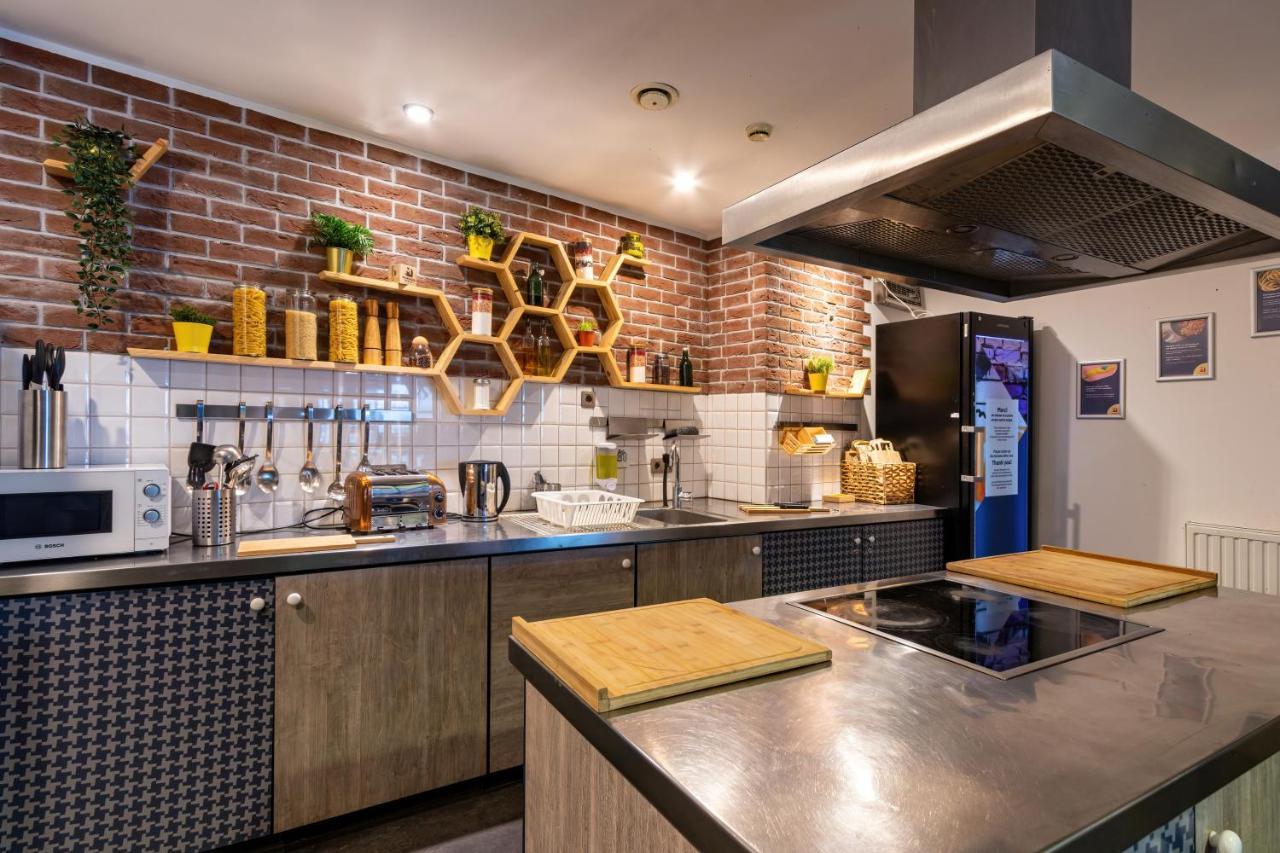 Meininger Hotels Bruxelles City Center Sint-Jans-Molenbeek ภายนอก รูปภาพ
