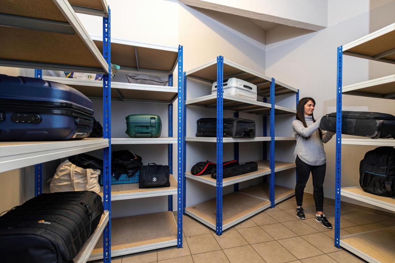 Meininger Hotels Bruxelles City Center Sint-Jans-Molenbeek ภายนอก รูปภาพ
