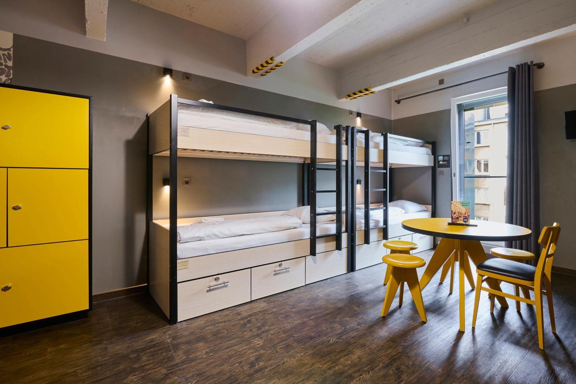 Meininger Hotels Bruxelles City Center Sint-Jans-Molenbeek ภายนอก รูปภาพ