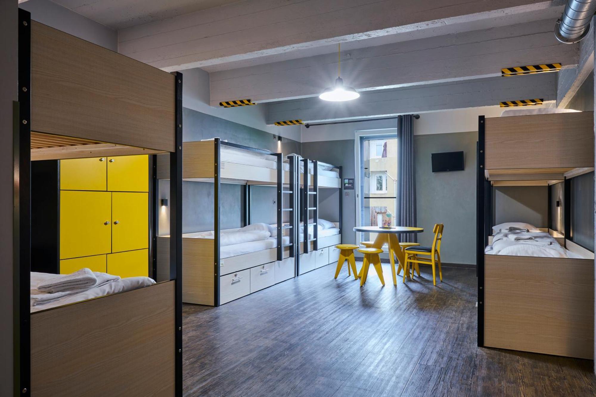 Meininger Hotels Bruxelles City Center Sint-Jans-Molenbeek ภายนอก รูปภาพ
