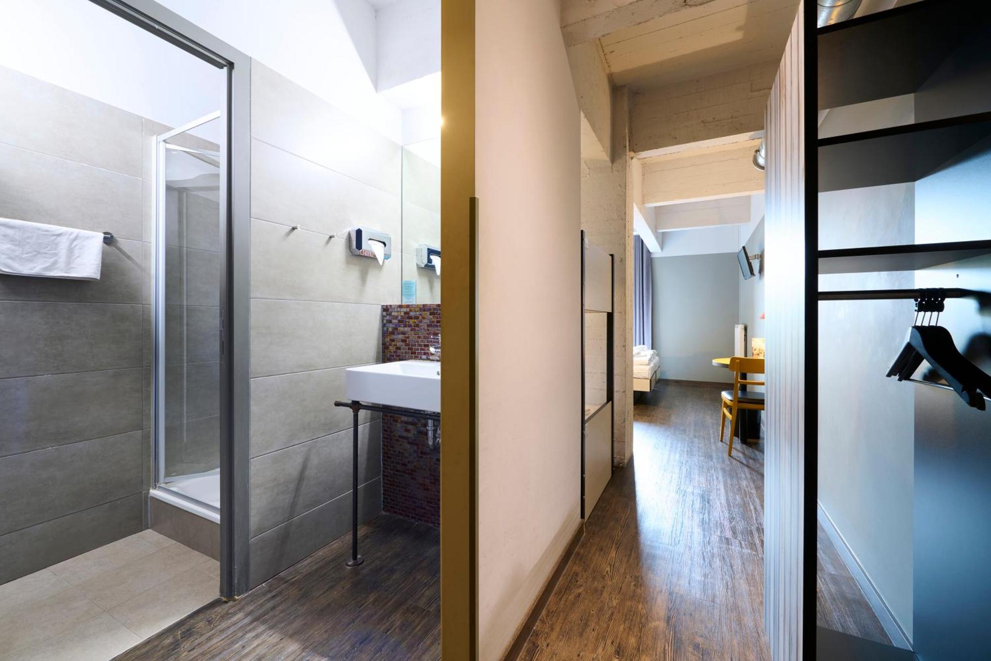 Meininger Hotels Bruxelles City Center Sint-Jans-Molenbeek ภายนอก รูปภาพ