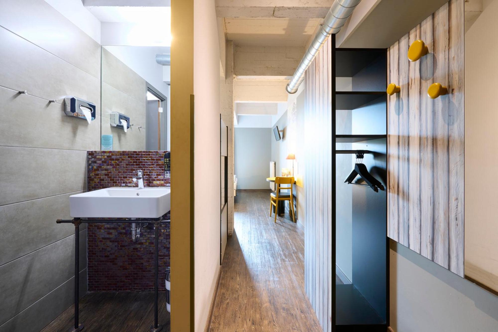 Meininger Hotels Bruxelles City Center Sint-Jans-Molenbeek ภายนอก รูปภาพ