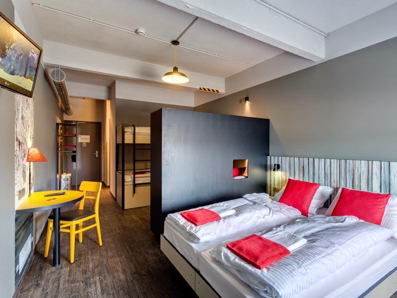Meininger Hotels Bruxelles City Center Sint-Jans-Molenbeek ภายนอก รูปภาพ